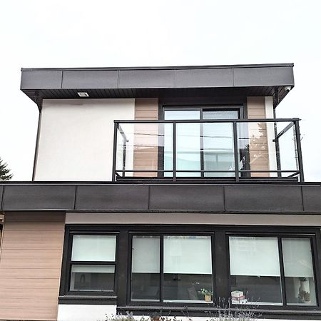 Centrally Located, Modern, 2 Bedroom Home Vancouver Kültér fotó