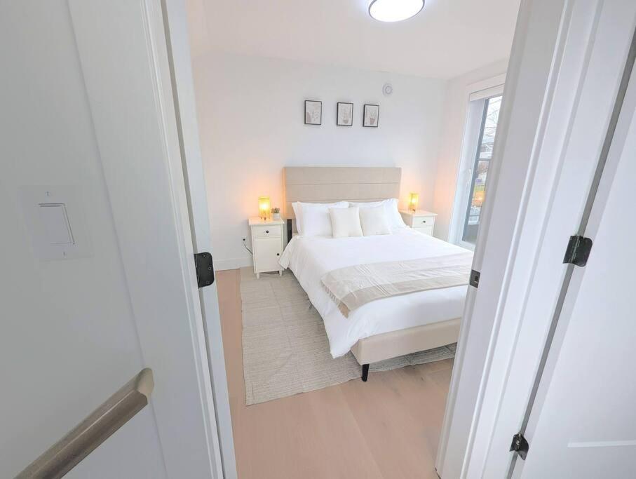 Centrally Located, Modern, 2 Bedroom Home Vancouver Kültér fotó