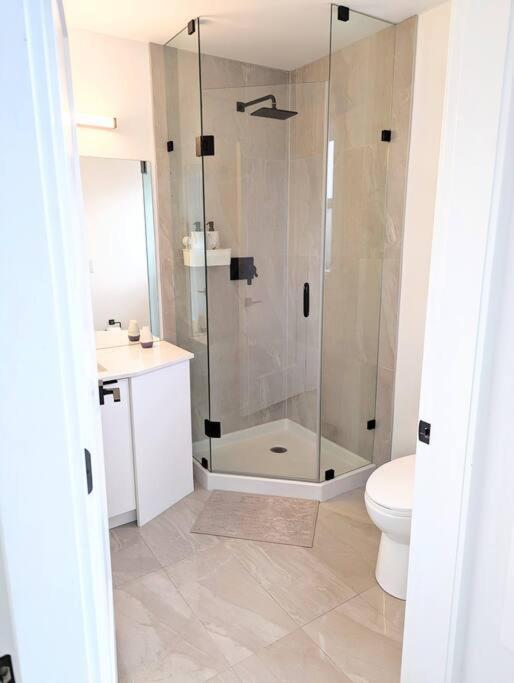 Centrally Located, Modern, 2 Bedroom Home Vancouver Kültér fotó