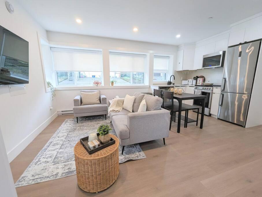 Centrally Located, Modern, 2 Bedroom Home Vancouver Kültér fotó