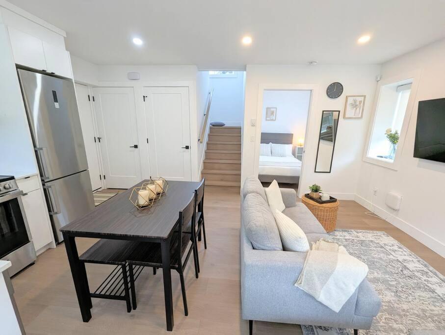 Centrally Located, Modern, 2 Bedroom Home Vancouver Kültér fotó