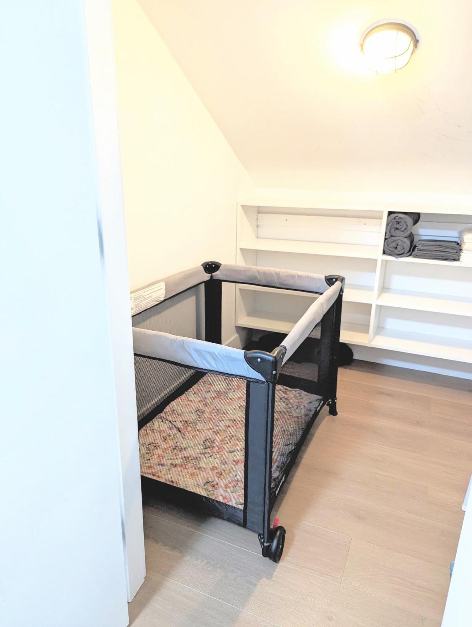 Centrally Located, Modern, 2 Bedroom Home Vancouver Kültér fotó